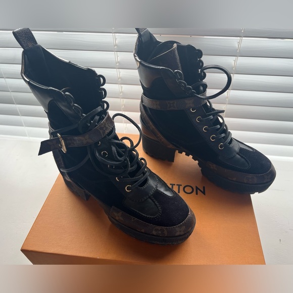 LOUIS VUITTON LAUREATE PLATFORM DESERT ANKLE BOOTS - Picture 2 of 12